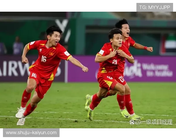 中国足球队迎战日本队，备战亚洲杯重要战役全力以赴